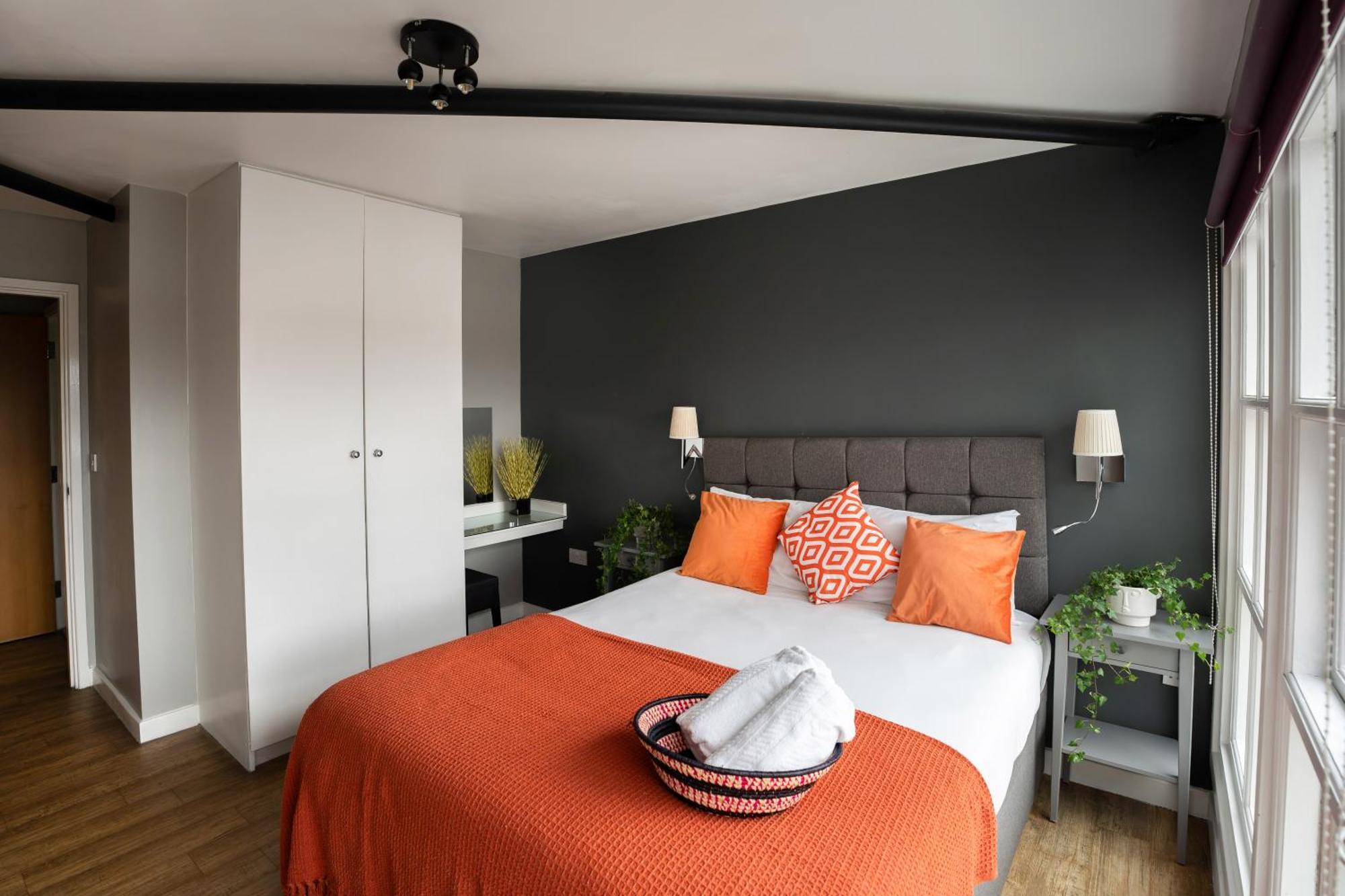 High Street Town House Apartahotel 4*